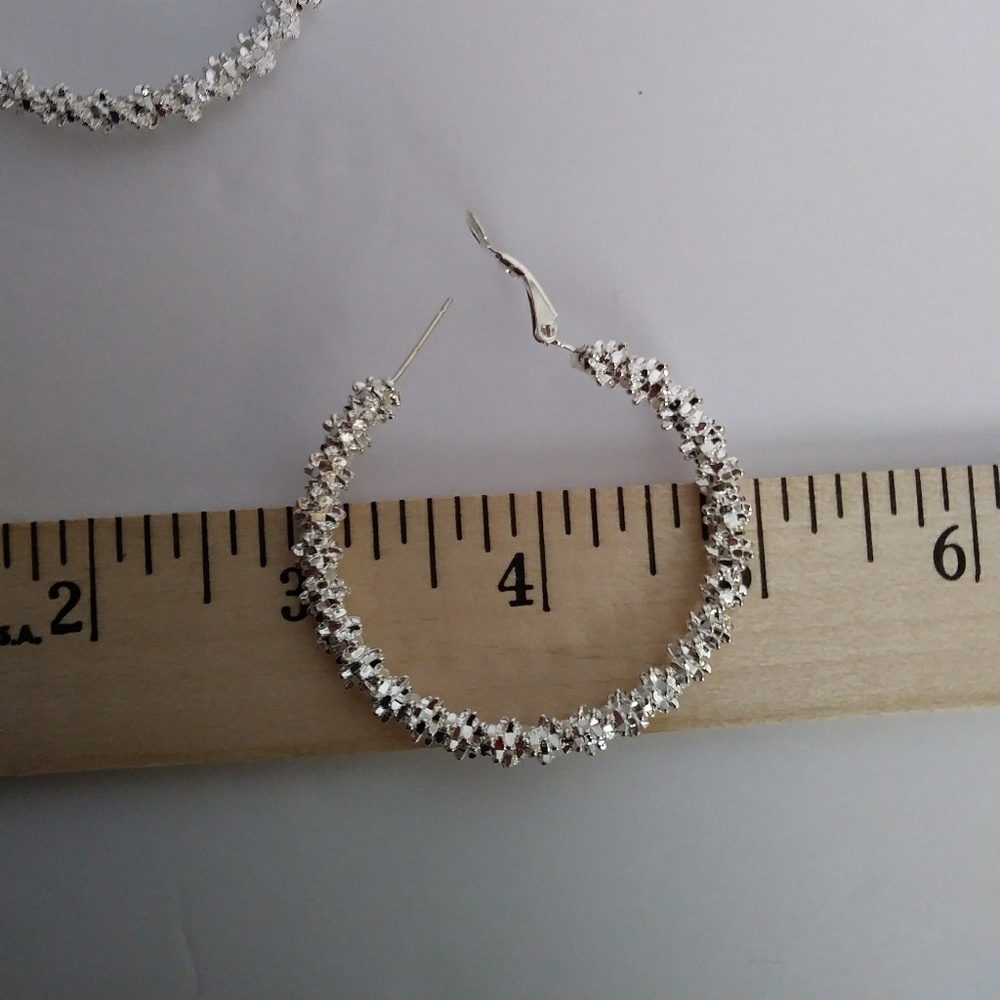 Beautiful hoop earrings silver colored - Picture 2 of 3